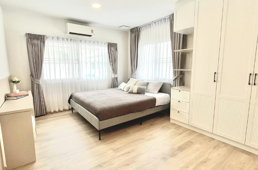 House with Shared Pool in Bangnatrad 